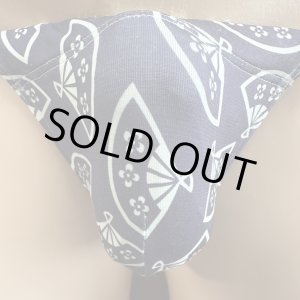 画像: 花扇紋様黒猫(薄手の綿混柔らか素材)