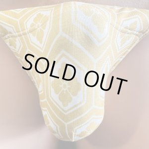 画像: 花亀甲紋様黒猫(薄手の綿混柔らか素材)