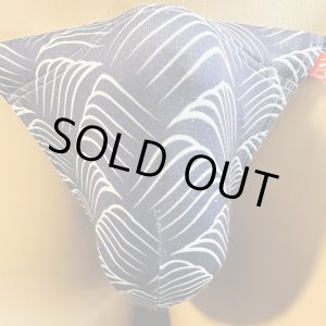 画像: 波柄紋様黒猫(薄手の綿混柔らか素材)